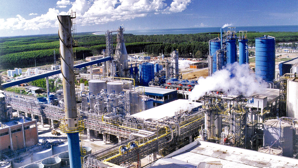 Parque industrial de uma das fábricas da Aracruz Celulose da empresa Fibria