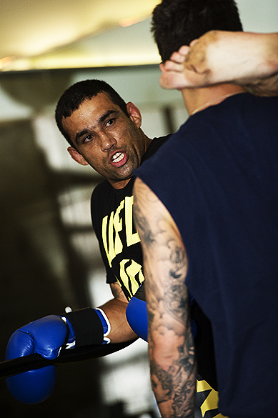 Fabrício Werdum durante treinamento em academia na cidade de São Paulo