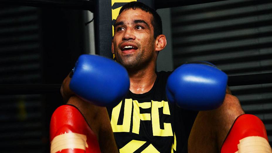 Fabrício Werdum durante treinamento em academia na cidade de São Paulo