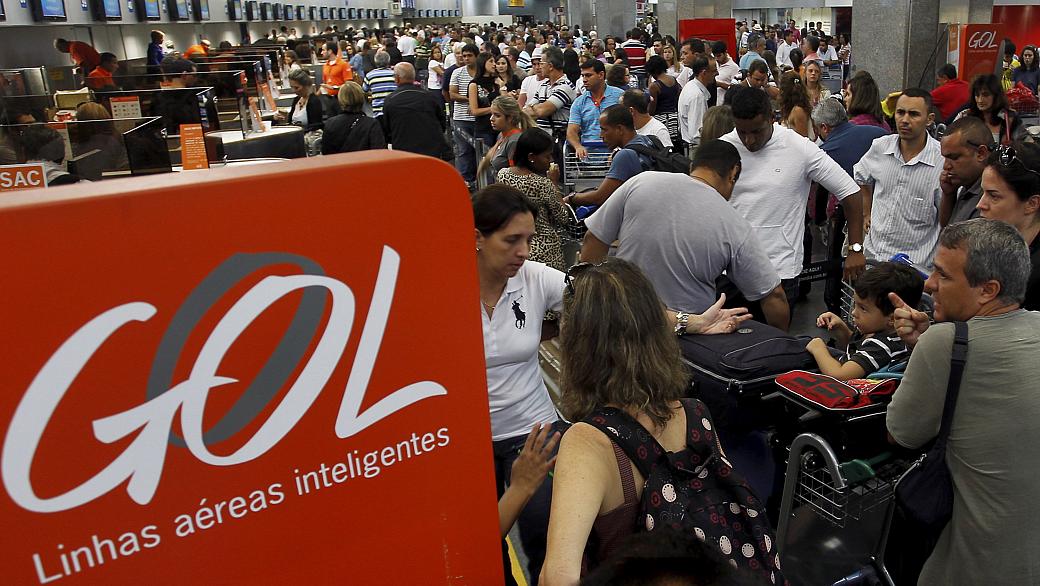 Falha no check-in da Gol resultou em filas enormes no aeroporto do Galeão, no Rio
