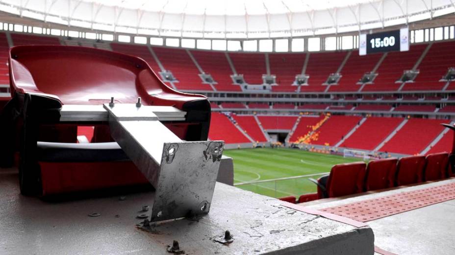 Cadeira quebrada no Estádio Nacional de Brasília