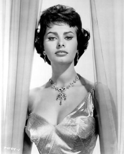 Os seios da atriz italiana Sophia Loren foram avaliados em 150.000 reais.