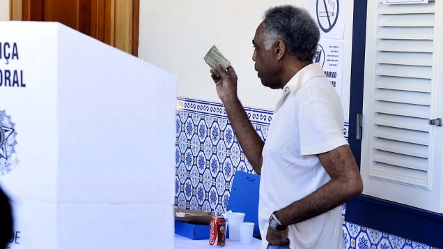 Gilberto Gil vota no Rio de Janeiro