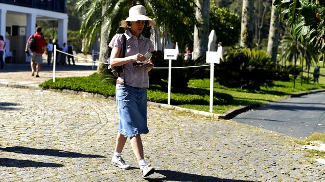 Fernanda Torres vota no Rio de Janeiro