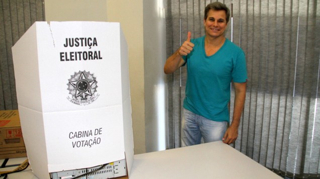 Edson Celulari vota em São Conrado, Rio de Janeiro