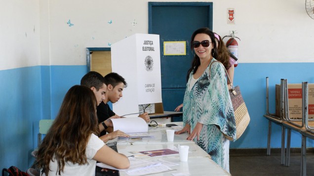 Suzana Pires vota no Rio de Janeiro