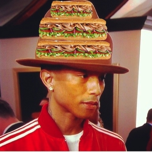 Fãs suspeitam que o chapéu de Pharrell Williams escondia um lanchinho para o Grammy