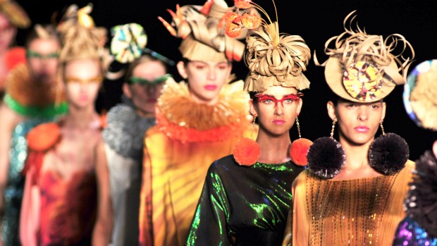Fashion Rio: desfiles desta segunda-feira marcam o início da temporada de 2012 da moda verão no país