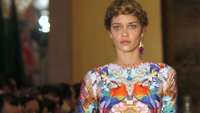 Ana Beatriz Barros desfila no Fashion Rio pela grife Blue Man