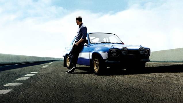 Brian OConner (Paul Walker) posa ao lado de um Ford Escort RS1600 1970. A sigla resumia o termo "Rallye Sport" e o motor 1.6 16V de 113 cv