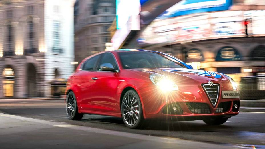 Um insólito Alfa Romeo Giulietta faz uma ponta no filme