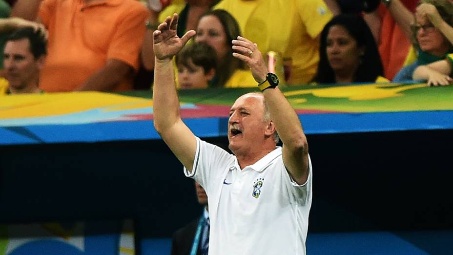 O técnico Luiz Felipe Scolari reage ao gol da Holanda contra o Brasil, no Mané Garrincha em Brasília