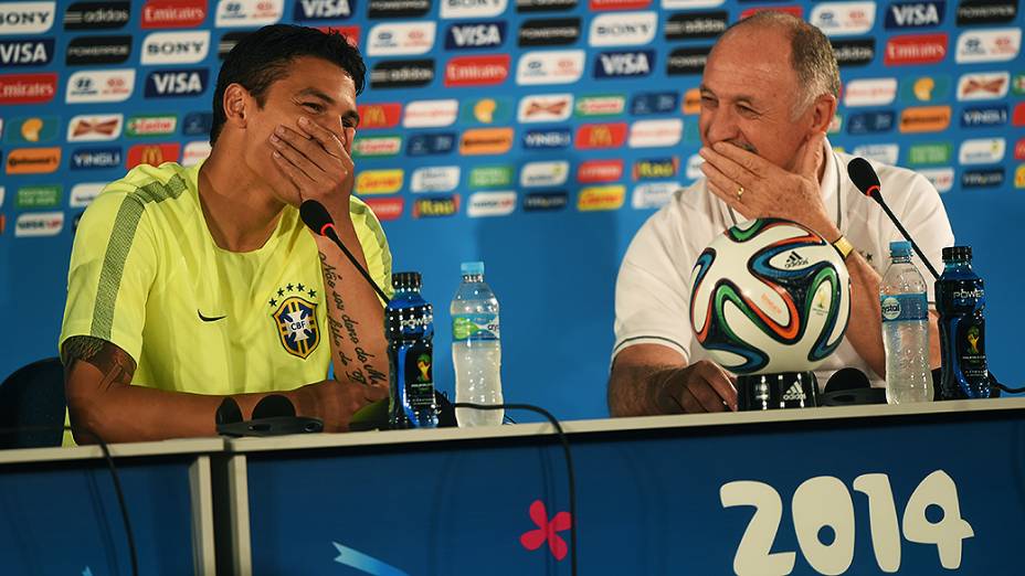 Thiago Silva e Luiz Felipe Scolari durante coletiva de imprensa, em Brasília