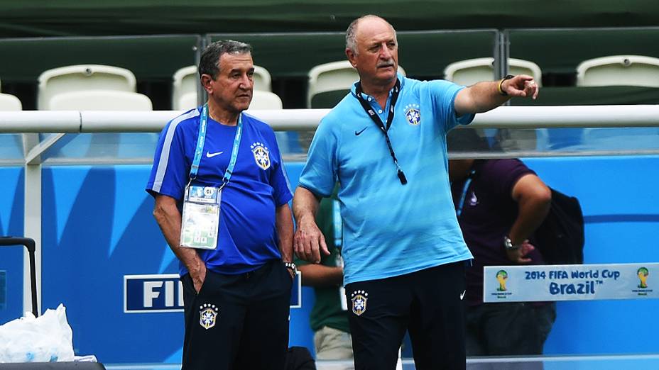 Parreira e Luiz Felipe Scolari durante treino da seleção brasileira no Castelão, em Fortaleza