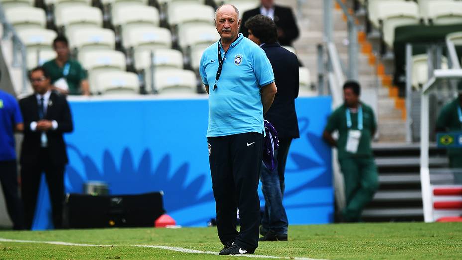 O técnico Luiz Felipe Scolari durante o treino da seleção antes do jogo contra o México no Castelão, em Fortaleza