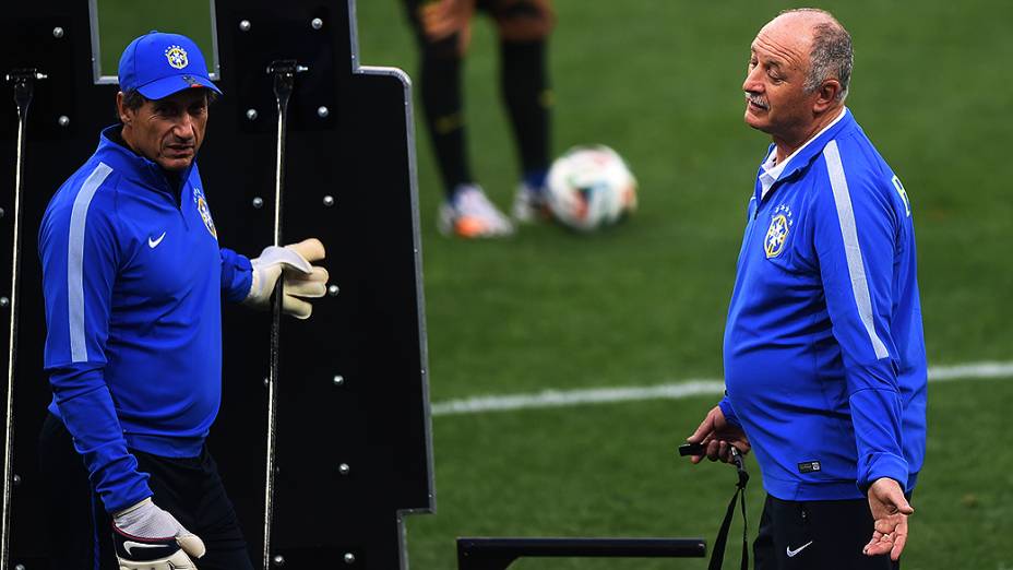 Técnico Luiz Felipe Scolari durante treino da seleção brasileira antes do jogo contra a Croácia, em São Paulo