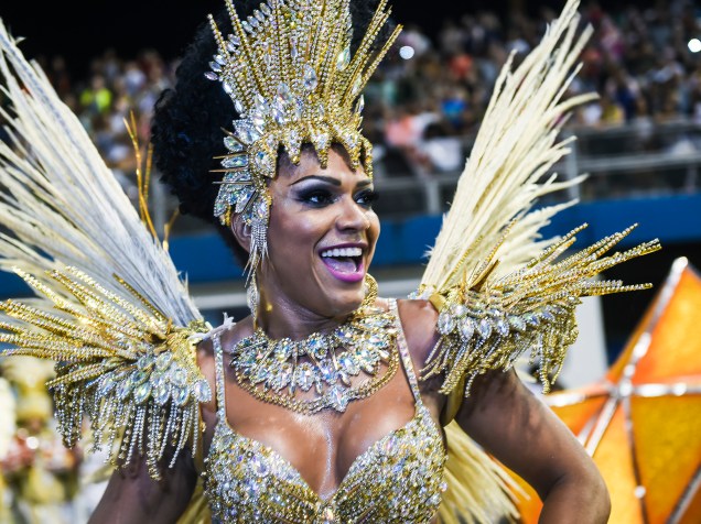 Rainha de Bateria da Dragões da Real, Simone Sampaio, durante os desfiles das escolas de samba do Grupo Especial de São Paulo