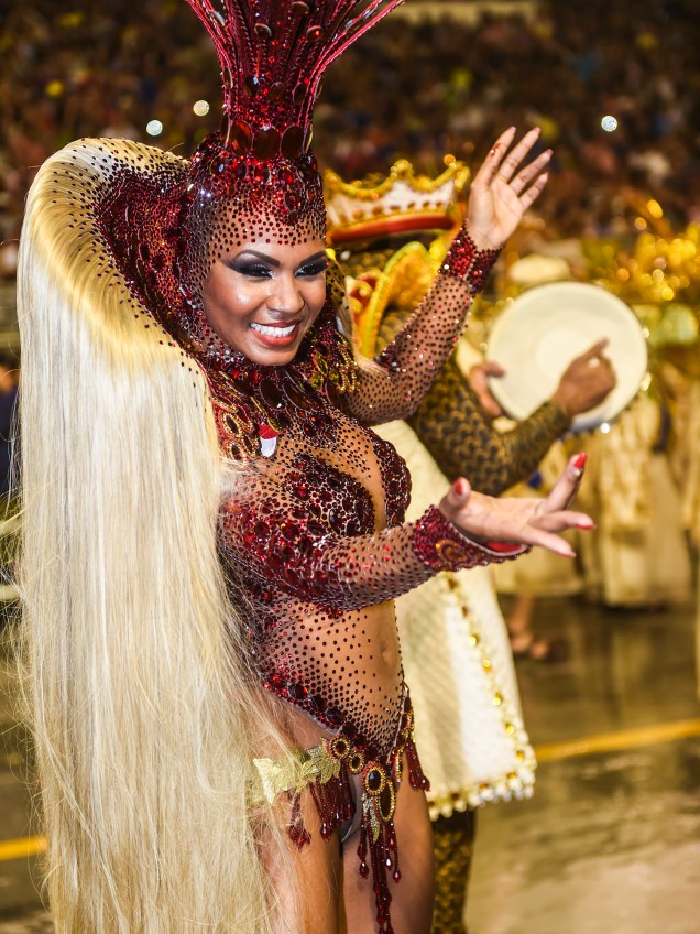 Rainha de bateria da Império de Casa Verde, Valeska Reis, durante os desfiles das escolas de samba do Grupo Especial de São Paulo