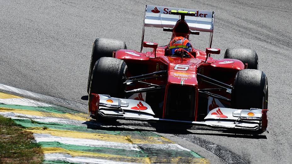 Felipe Massa durante o primeiro treino livre do GP Brasil, nesta sexta-feira em Interlagos  