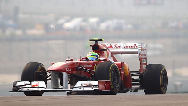 Felipe Massa fez o melhor tempo nos treinos livres, marcados pela poeira na pista, para o GP da Índia