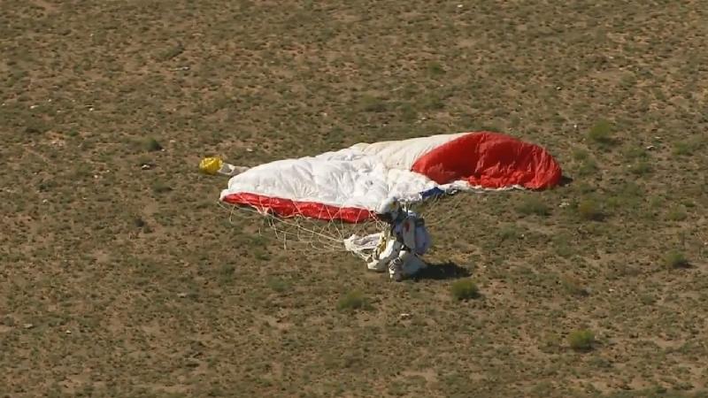 Chegada do austríaco Felix Baumgartner depois de realizar salto histórico