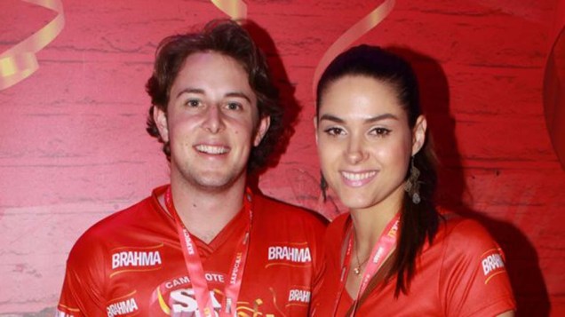 Fernanda Machado e o namorado Robert Riskin (19/02/2012)