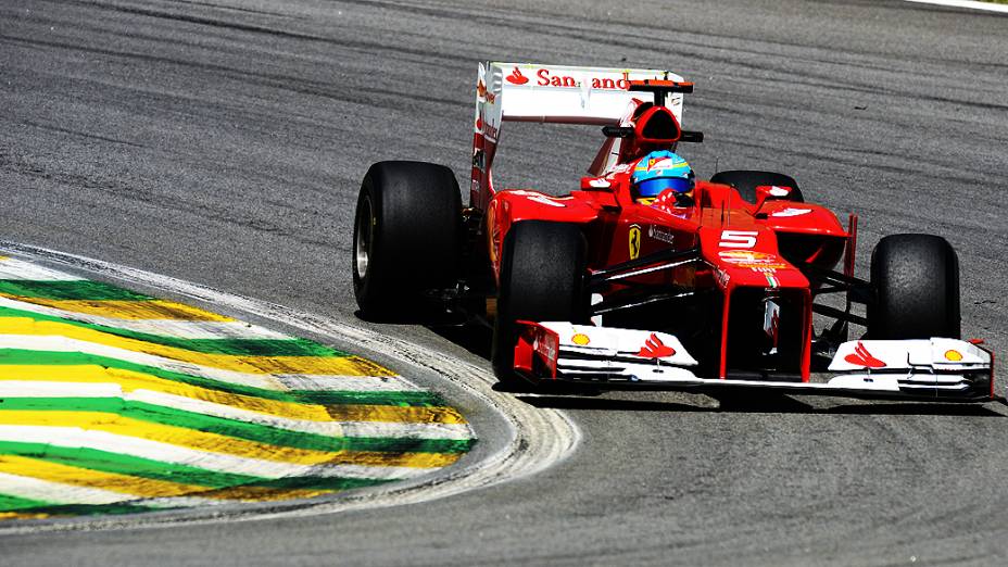 Fernando Alonso durante o primeiro treino livre do GP Brasil, nesta sexta-feira em Interlagos