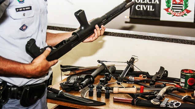 Policiais encontraram um vasto arsenal dentro da casa do atirador, Fernando Gouveia, em São Paulo