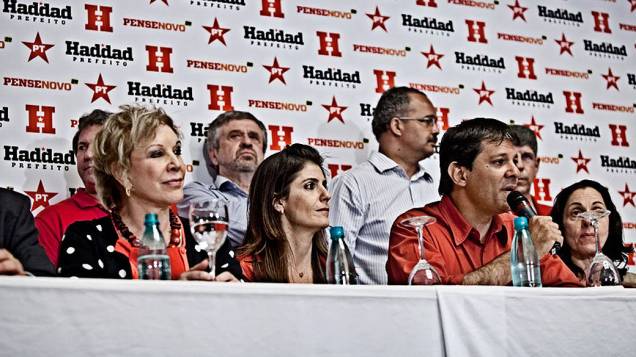 O candidato à Prefeitura de SP pelo PT, Fernando Haddad durante coletiva de imprensa após resultado da apuração nas eleições