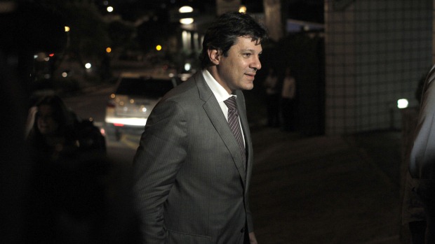O ministro da Educação, Fernando Haddad, chega para o aniversário do ex-presidente Luiz Inácio Lula da Silva, em São Bernardo do Campo