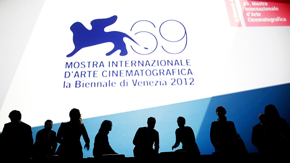 Membros do júri participam da cerimônia de abertura do 69º Festival de Veneza