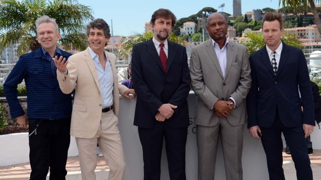 Jean-Paul Gaultier, Alexander Payne, Raoul Peck e Ewan Mc Gregor, membros do júri, posam ao lado do presidente Nanno Moretti no primeiro dia do Festival de Cannes 2012
