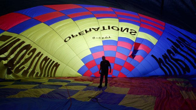 Homem dentro de balão durante a 34ª edição do festival em Bristol