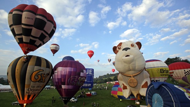 Balões durante a 34ª edição do festival de balonismo de Bristol, na Inglaterra
