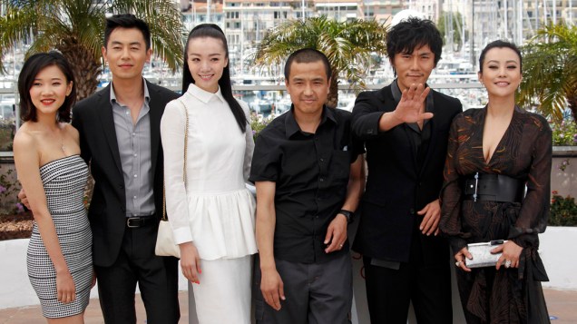 O diretor Lou Ye e o elenco de "Mistery" no 65º Festival de Cannes, em 17/05/2012