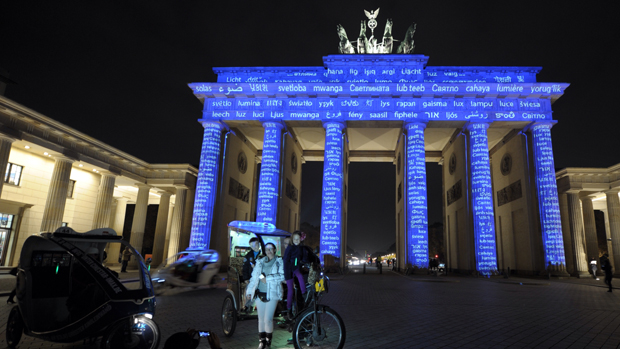 Portão de Brandemburgo iluminado na oitava edição do Festival das Luzes