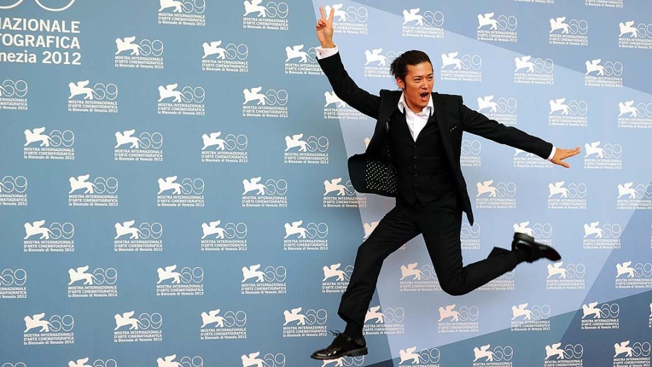 O ator japonês Sosuke Takaoka durante o 69º Festival de Cinema de Veneza, em 04/09/2012