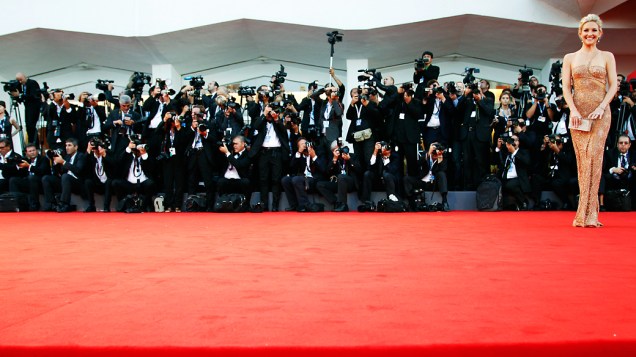 Atriz americana Kate Hudson, chega para o tapete vermelho do filme "O Fundamentalista Relutante" no 69º Festival de Cinema de Veneza