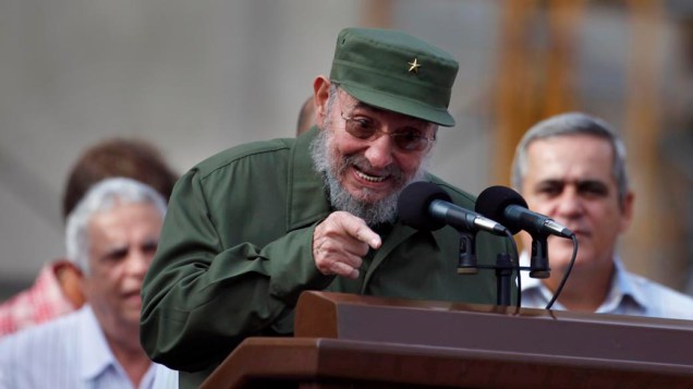 O ditador cubano Fidel Castro discursa em ato público em comemoração aos 50 anos do “CDR”, Comitê de Defesa da Revolução, em Havana