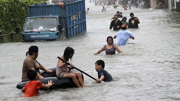 Filipinas: enchentes obrigaram milhares a abandonar suas casas