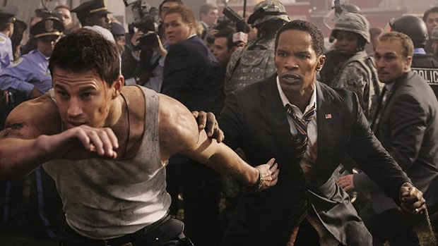 Os atores Channing Tatum e Jamie Foxx no filme O Ataque