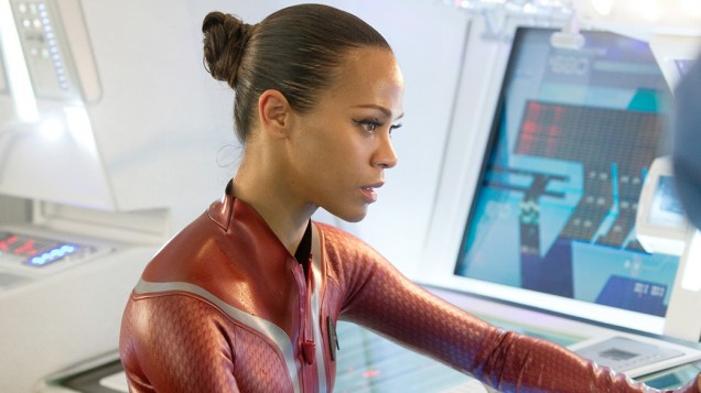 Uhura (Zoe Saldana) no filme Além da Escuridão - Star Trek