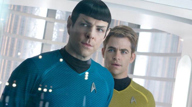 Captain James T. Kirk (Chris Pine) e Spock (Zachary Quinto) no filme Além da Escuridão - Star Trek