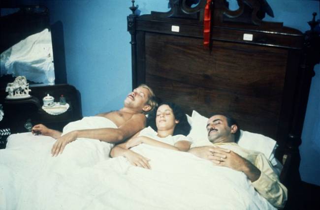 José Wilker, Sônia Braga e Mauro Mendonça em 'Dona Flor e Seus Dois Maridos' (1976), filme de Bruno Barreto realizado a partir do romance de mesmo nome de Jorge Amado