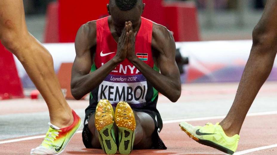 O queniano Ezekiel Kemboi, campeão dos 3.000 metros com obstáculos