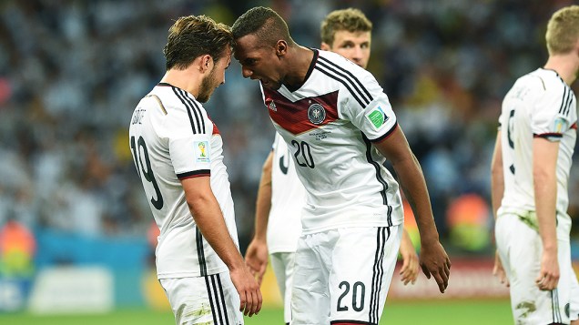 Diante de um Maracanã lotado, a Alemanha venceu a Argentina por 1 a 0, na prorrogação, e conquistou seu quarto título de Copa do Mundo no Maracanã
