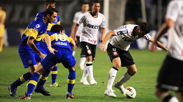 Lance da partida entre Corinthians e Boca Juniors