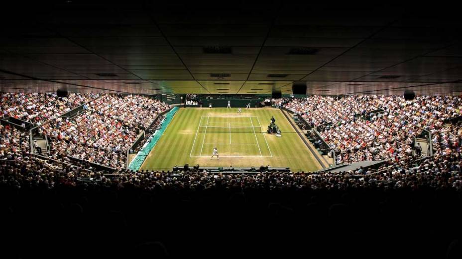 Rafael Nadal e Novak Djokovic durante a partida final do torneio de Wimbledon, Londres