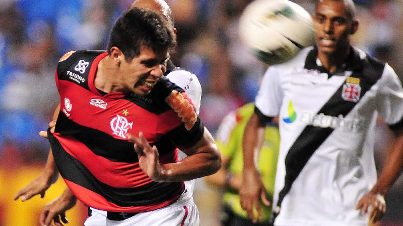 Cáceres durante vitória em cima do Vasco, no Engenhão