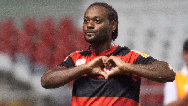 Vágner Love marcou o gol do Flamengo contra o Emelec, do Equador